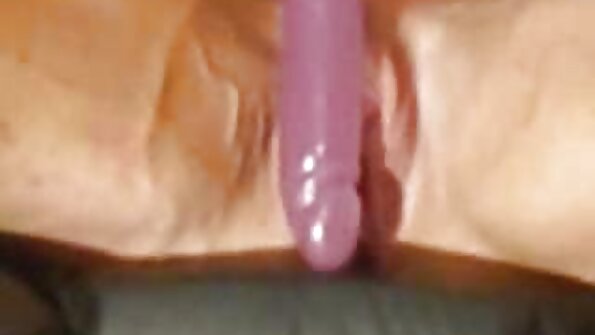 شرارتی لڑکا کالج سے فارغ التحصیل ہونے کے بعد بہترین سوتیلی ماں کو چودتا ہے۔
